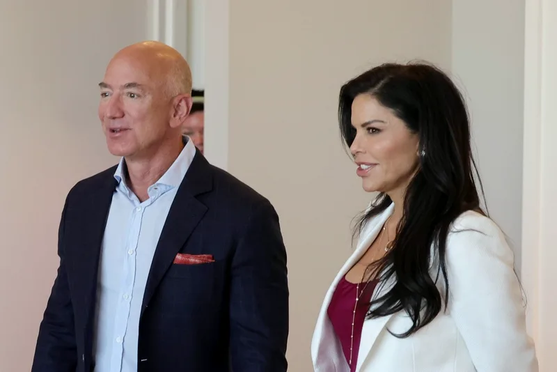 Jeff Bezos and Lauren Sánchez arriving at an event in London